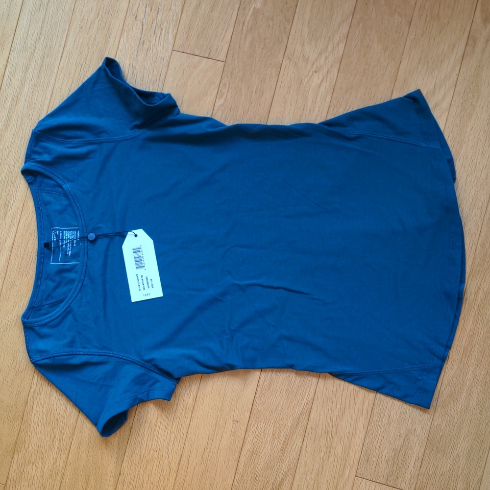 NWT Universal Standard Active T
